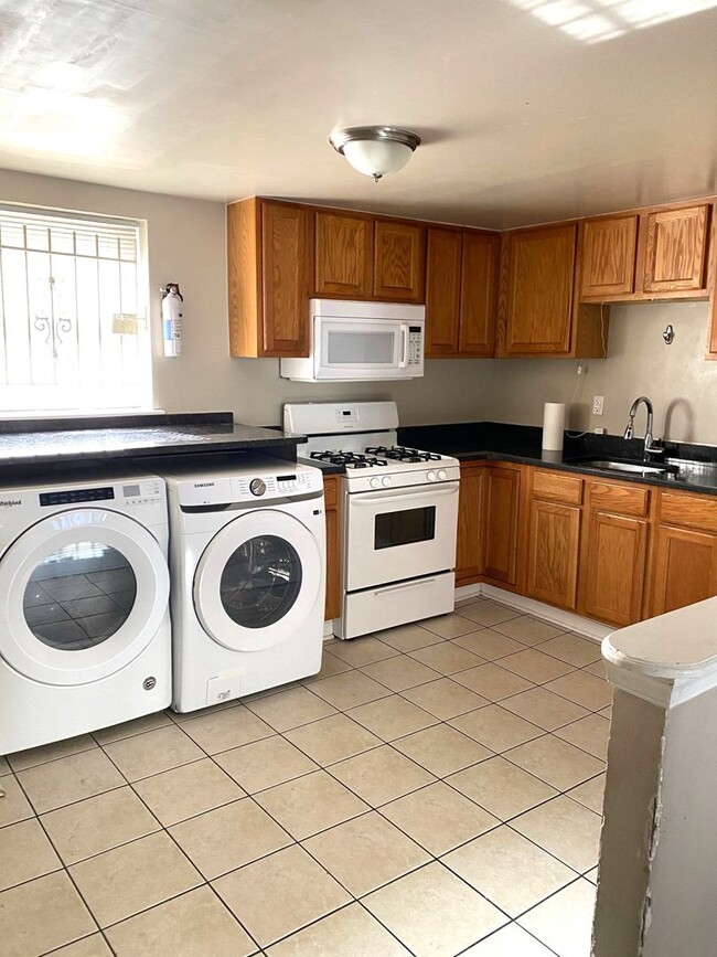 Primary Photo - 12 E Jefferson St