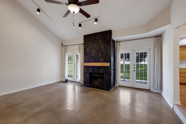 Building Photo - 8548 Echo Creek Ln