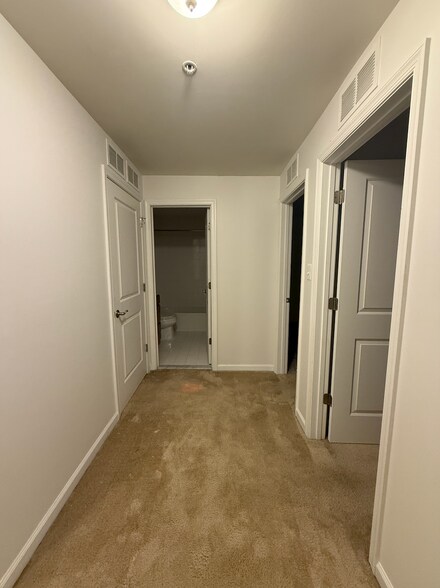 2 additional bedrooms & full bathroom - 2719 Pinebrook Rd