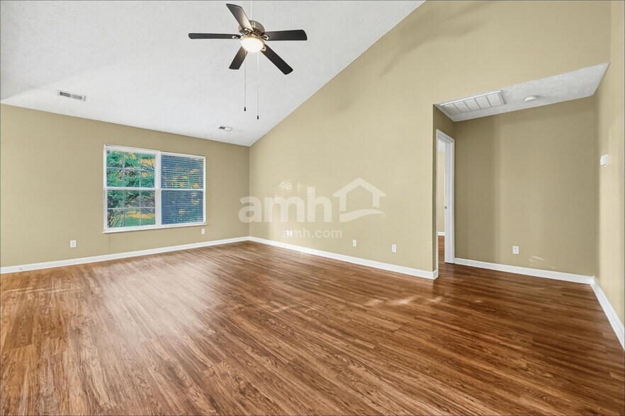 Building Photo - 1423 Newbury Ln