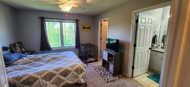 Upstairs Master Bedroom - 206 Meadowside Dr
