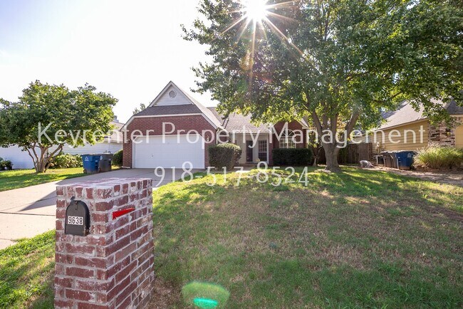 Building Photo - Charming 3 bedroom home with cozy fireplace and 2 car garage!! Price drop!