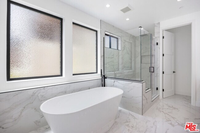 Building Photo - 926 17th St