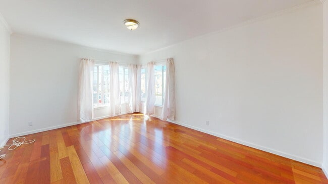 Building Photo - Charming Outer Sunset Single Family Home w...