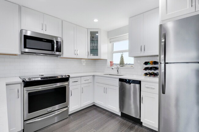 Building Photo - 52 Yacht Club Dr