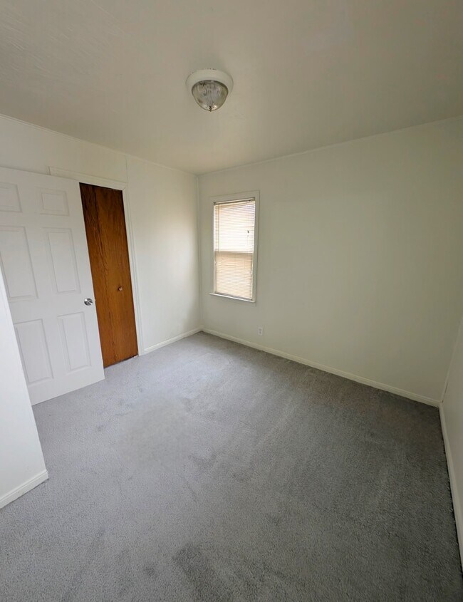 Building Photo - 3424 W Mott Ave