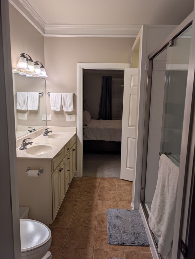 Building Photo - 6 Maxim Ct