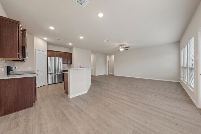 Building Photo - AVAILABLE NOW! Beautiful 3 Bedroom Home Located in Temple, Texas!