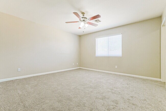 Building Photo - 1453 E Kelsi Ave