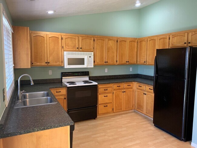 Building Photo - Charming 3 bed 2 bath home in a quiet Boise Neighborhood just off Glenwood and Hill Rd.