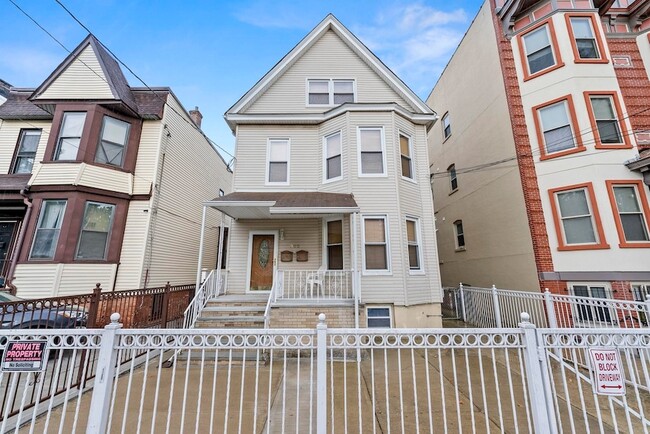 Building Photo - 302 Clerk St