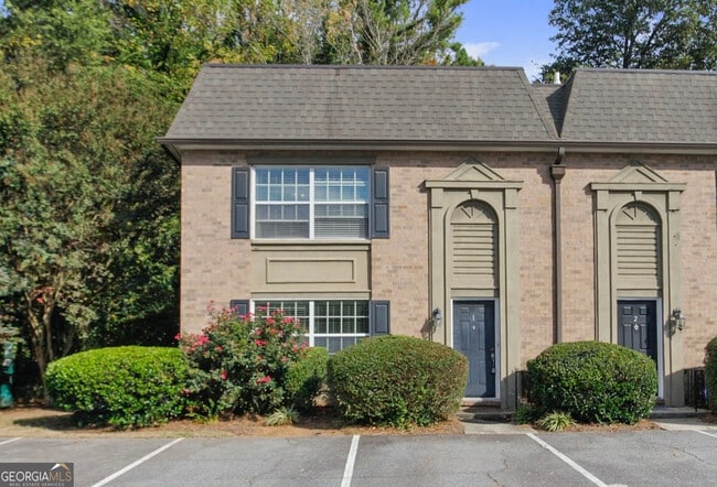 Building Photo - 6980 Roswell Rd