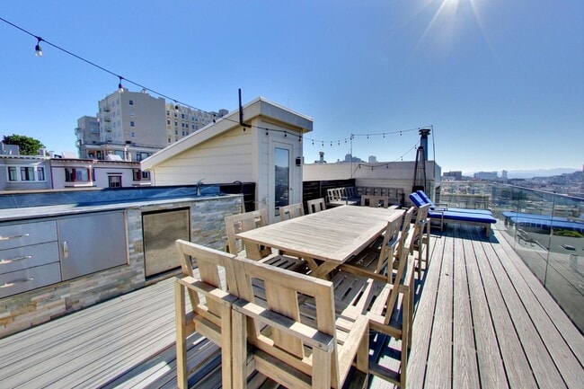 Building Photo - 2045 Hyde St