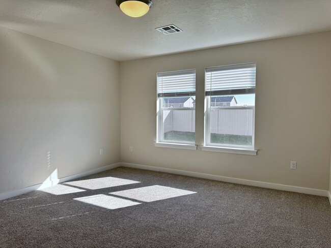 Building Photo - 7565 E Edison St