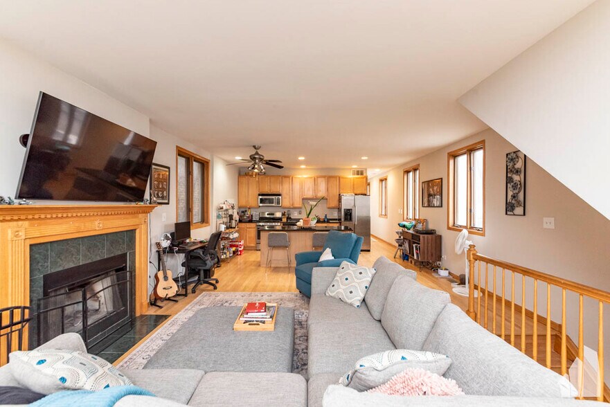 Building Photo - 1403 N Artesian Ave