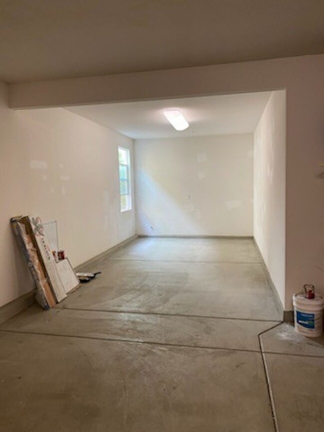 Building Photo - Beautiful 5 Bedroom Home for rent in Lopel...