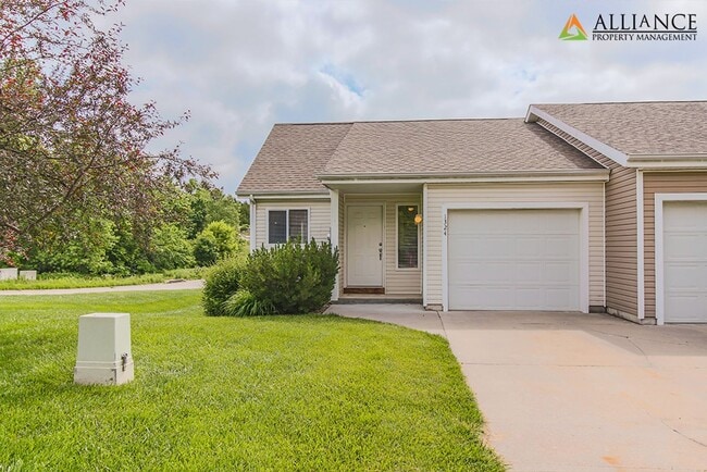 Building Photo - Balcony & Walkout Basement!
