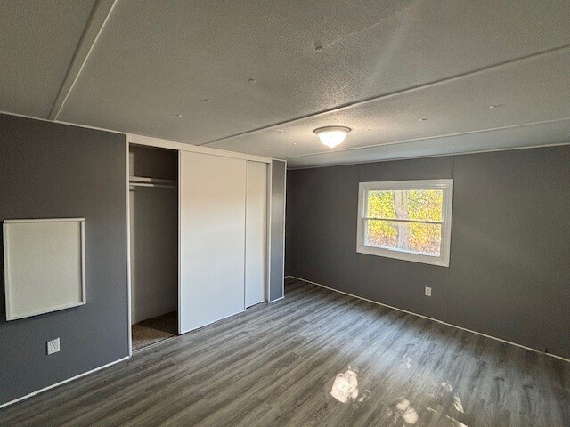 Building Photo - 831 N Pontiac Trail