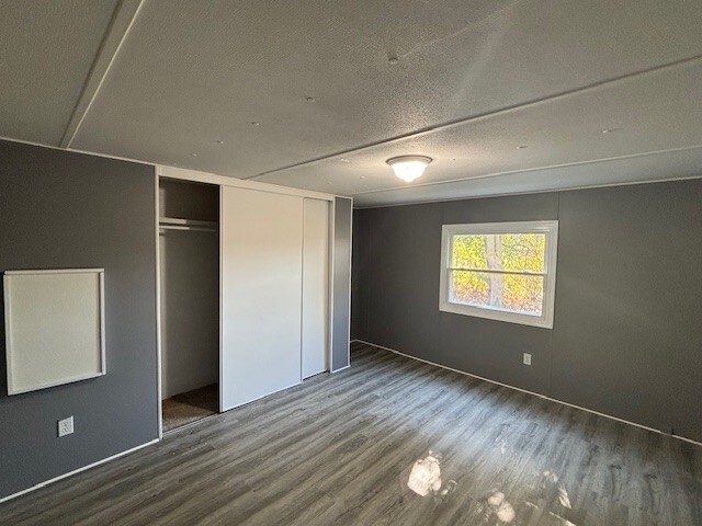 Building Photo - 831 N Pontiac Trail