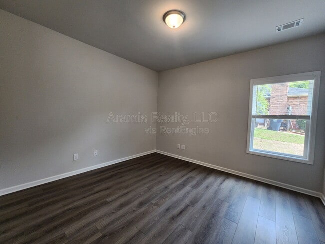 Building Photo - 5265 Wexford Ln