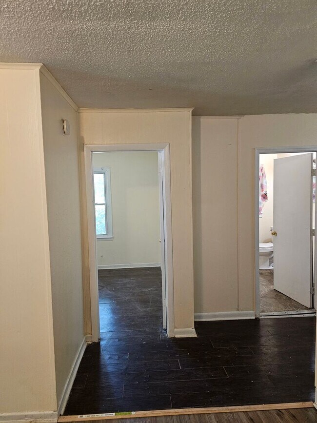 Building Photo - 2430 Oak Ridge St