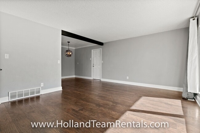 Building Photo - Updated Littleton House in GREAT LOCATION near Streets of SouthGlenn