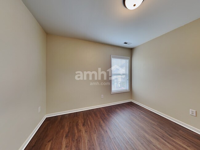 Building Photo - 10 Swenson Ct