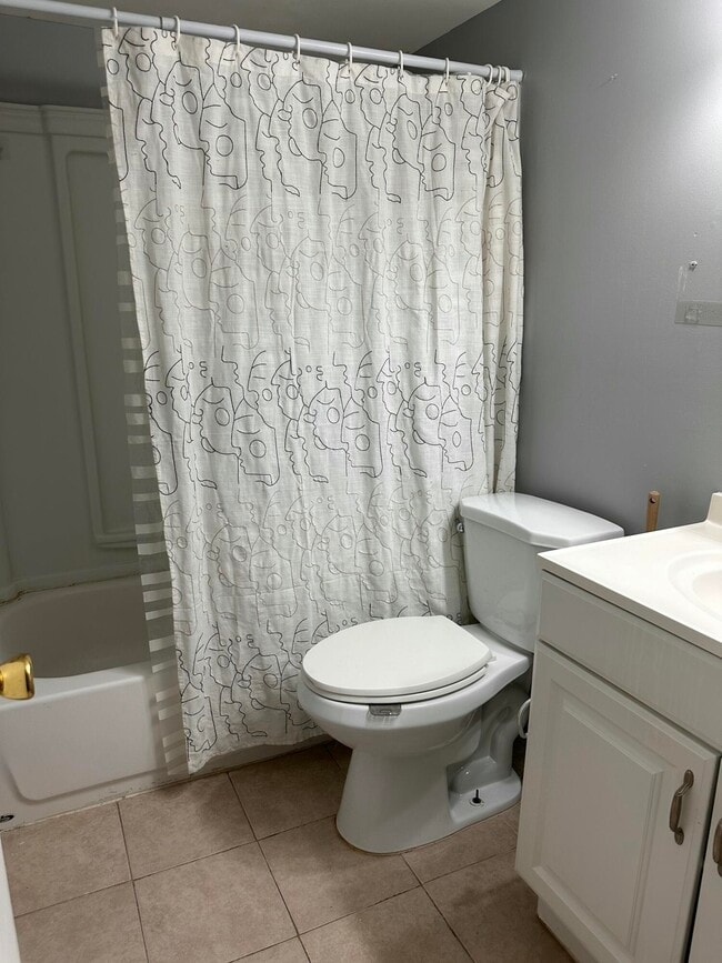 Building Photo - 2733 NE 1st Terrace