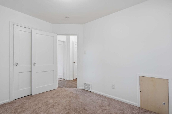 Building Photo - Cozy Detroit Home with Comfortable Living Space!
