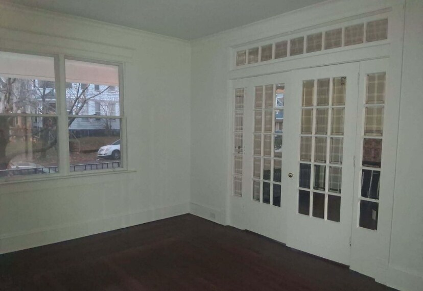 Building Photo - 251 N Main St