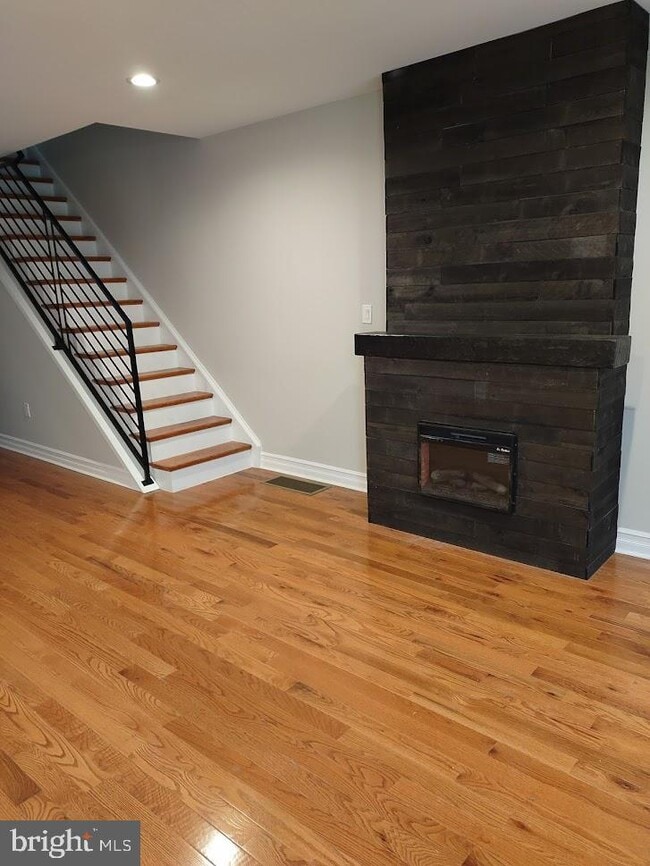 Building Photo - 1812 N Croskey St