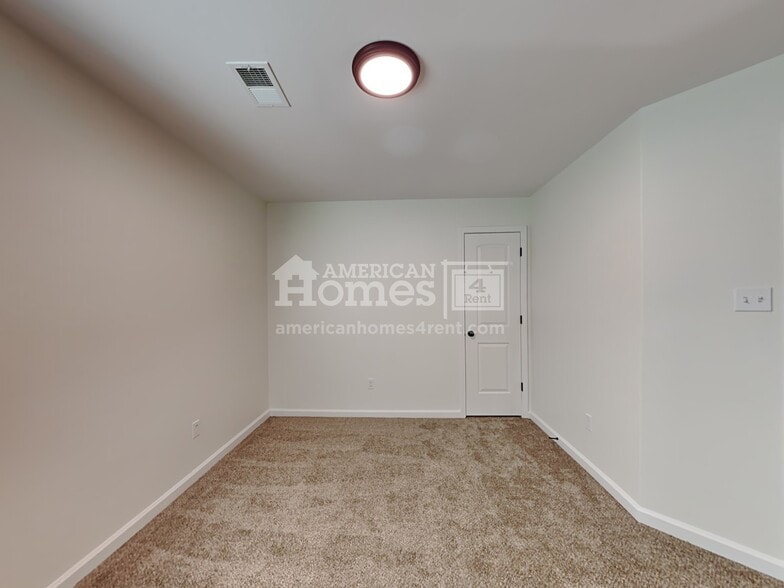 Building Photo - 5102 Laurel Springs Dr