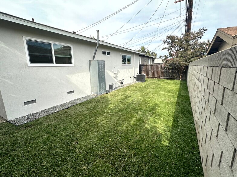 Primary Photo - 836 W Olive Ave