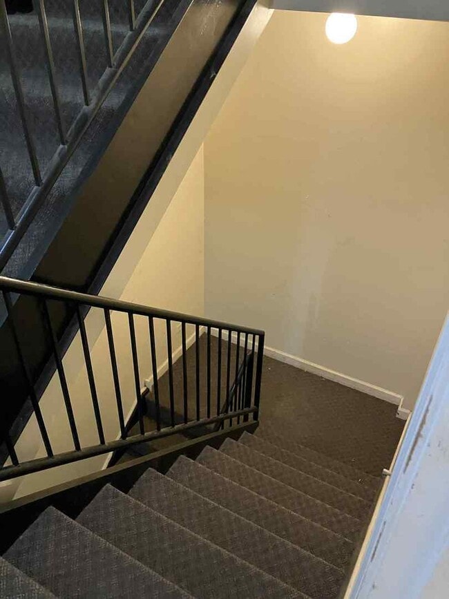 Building Photo - 612 S Western Ave