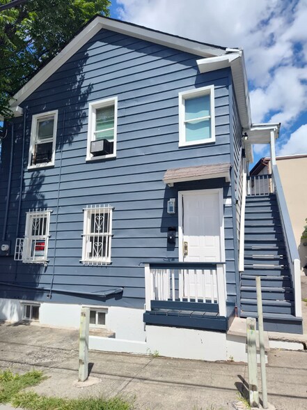 Building Photo - 179 New St