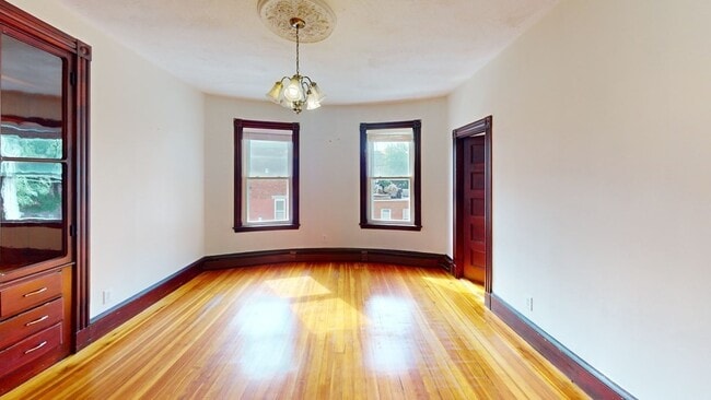 Building Photo - 908 E 4th St