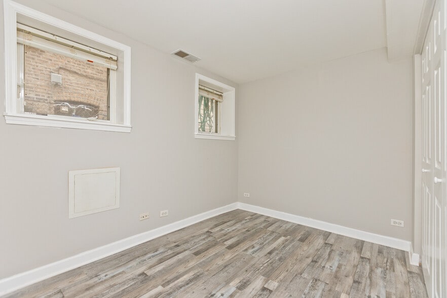 Building Photo - 1427 W Winona St