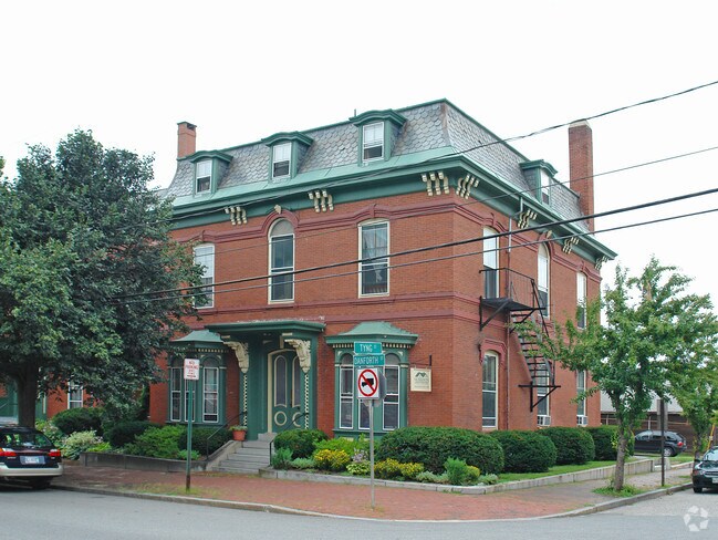 Primary Photo - 158 Danforth St