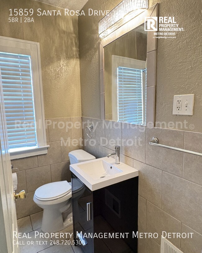 Building Photo - 15859 Santa Rosa Dr
