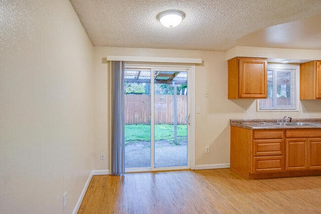 Building Photo - 13817 NE 35th Cir