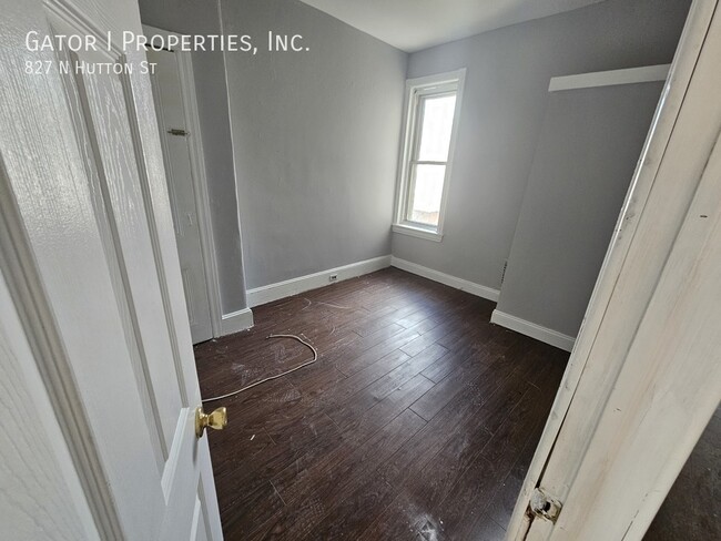 Primary Photo - 827 Hutton St