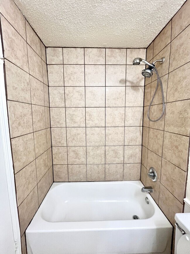 Building Photo - 905-907 Aspen