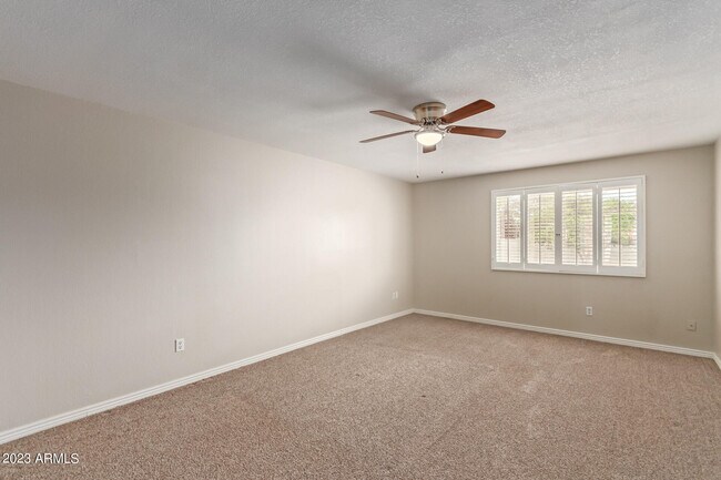 Building Photo - 4833 E Kathleen Rd