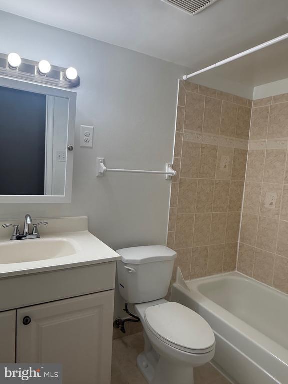 Building Photo - 3300 Woodburn Village Dr