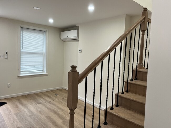 Building Photo - 1705 Tulip St