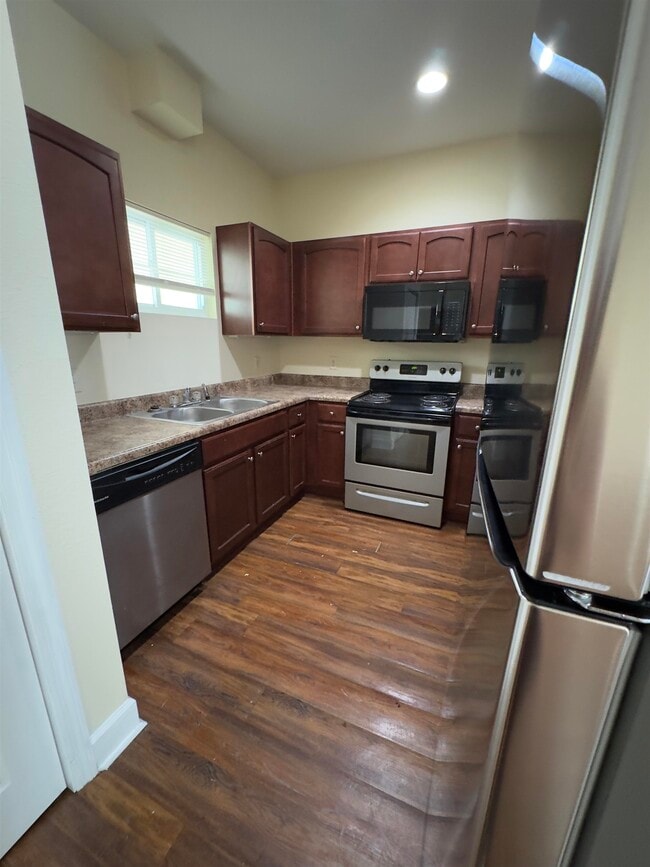 Building Photo - 1846-3 Belle Vue Way