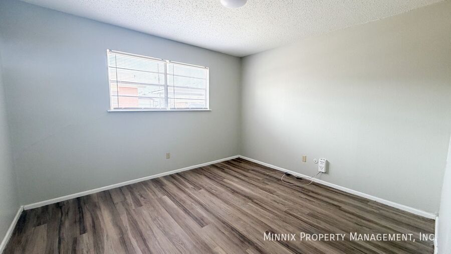 Building Photo - 2219 W 19th