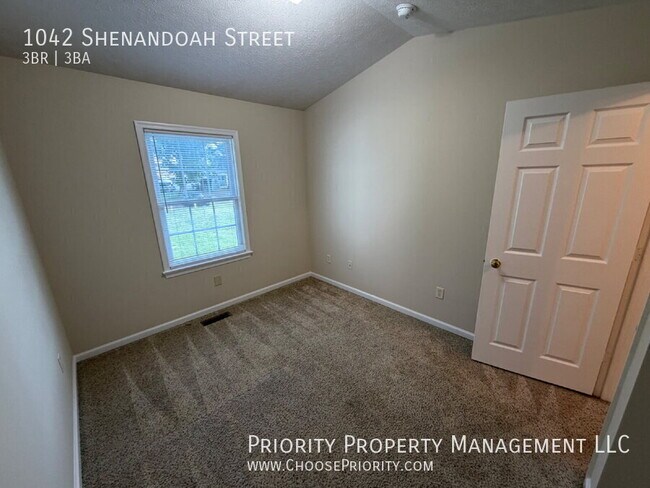 Building Photo - 1042 Shenandoah St