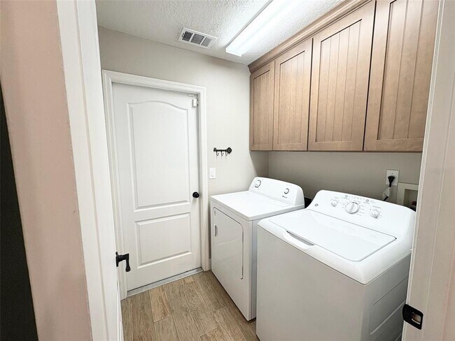 Building Photo - 9718 Crenshaw Cir