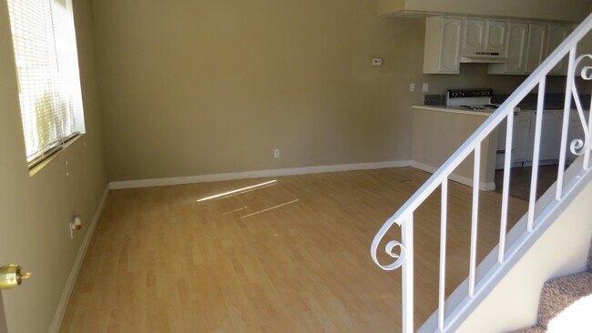 Building Photo - 5165 Gray Ln